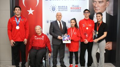 Bursa Büyükşehir Belediye Başkanı Mustafa Bozbey, Bursa Büyükşehir Belediyespor’un milli