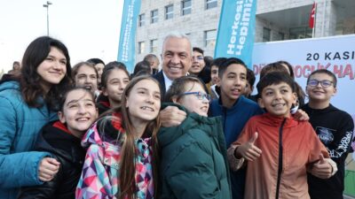 Nilüfer’de 20 Kasım Dünya Çocuk Hakları Günü dolayısıyla düzenlenen yürüyüşe