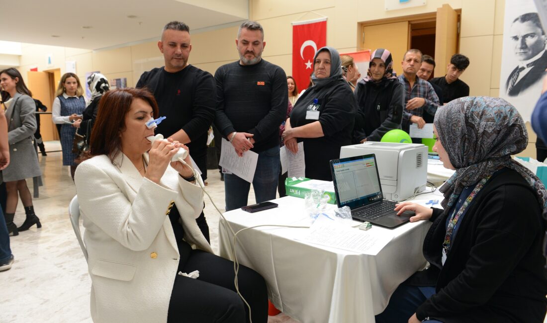 20 Kasım Dünya KOAH Günü kapsamında Nilüfer Belediyesi’nde düzenlenen bilgilendirme