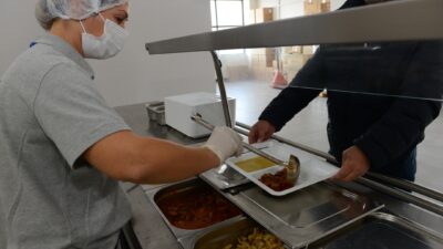 Nilüfer Belediyesi, ihtiyaç sahibi vatandaşlara ve üniversite öğrencilerine, her gün