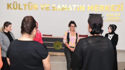 Osmangazi Belediyesi’nin ‘Kadınlar Tiyatro Sahnesinde’ adıyla ilçedeki kadınlara özel olarak