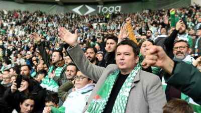 Osmangazi’de yaşayan çocuklara Bursaspor sevgisi aşılamak için mücadele veren Osmangazi