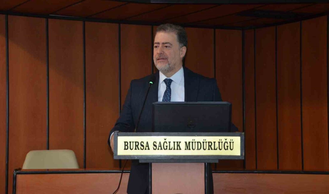 Bursa’nın Osmangazi ilçesinde vakaya yetişmeye çalışan bir ambulans sirenlerini açarak