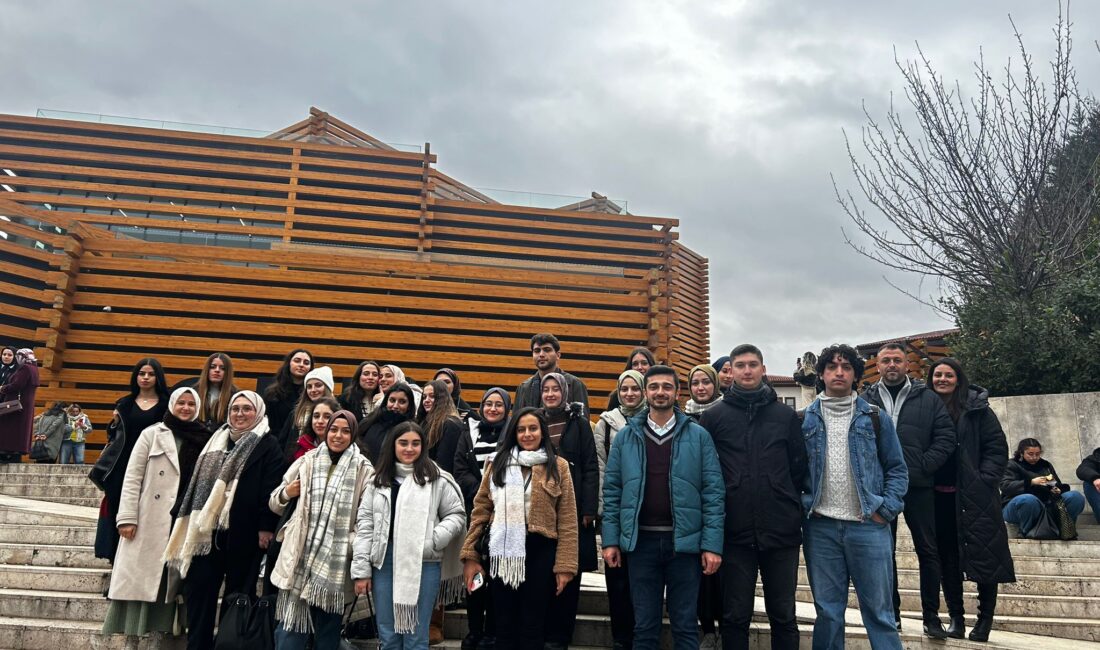 Gençlik Bursa’da yollarda’ projesiyle Bursa’da yaşayan gençlere ücretsiz turlarla kenti