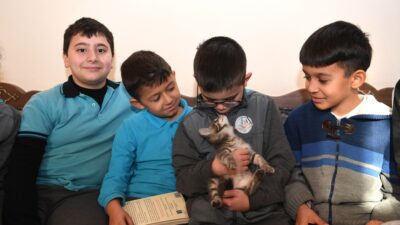 Osmangazi Belediyesi, çocuklara kitap okuma alışkanlığı ve hayvan sevgisi kazandırmak
