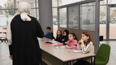 Osmangazi Belediyesi, düzenlediği “Kadın Olmak İletişimin Gücü” söyleşileriyle kadınların kendilerinin