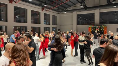 Nilüfer Pancar Deposu’nda düzenlenen ‘Yeni Yıl Milonga Gecesi’nde tango tutkunları