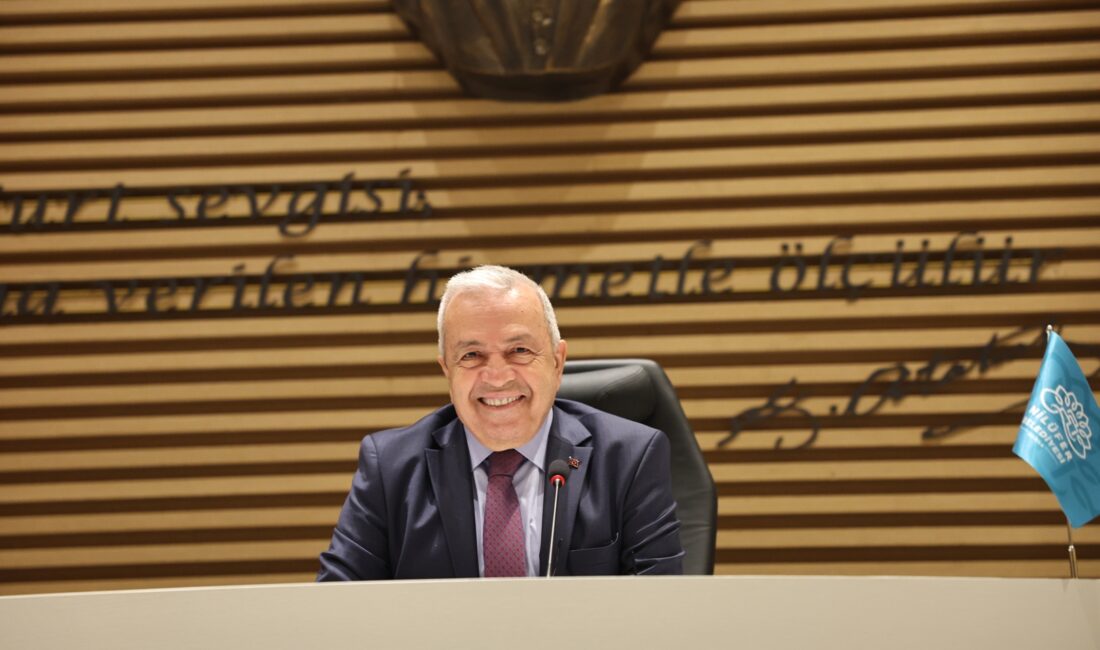 Nilüfer Belediye Başkanı Şadi Özdemir, 2024 yılının son Muhtarlar Toplantısı'nda,