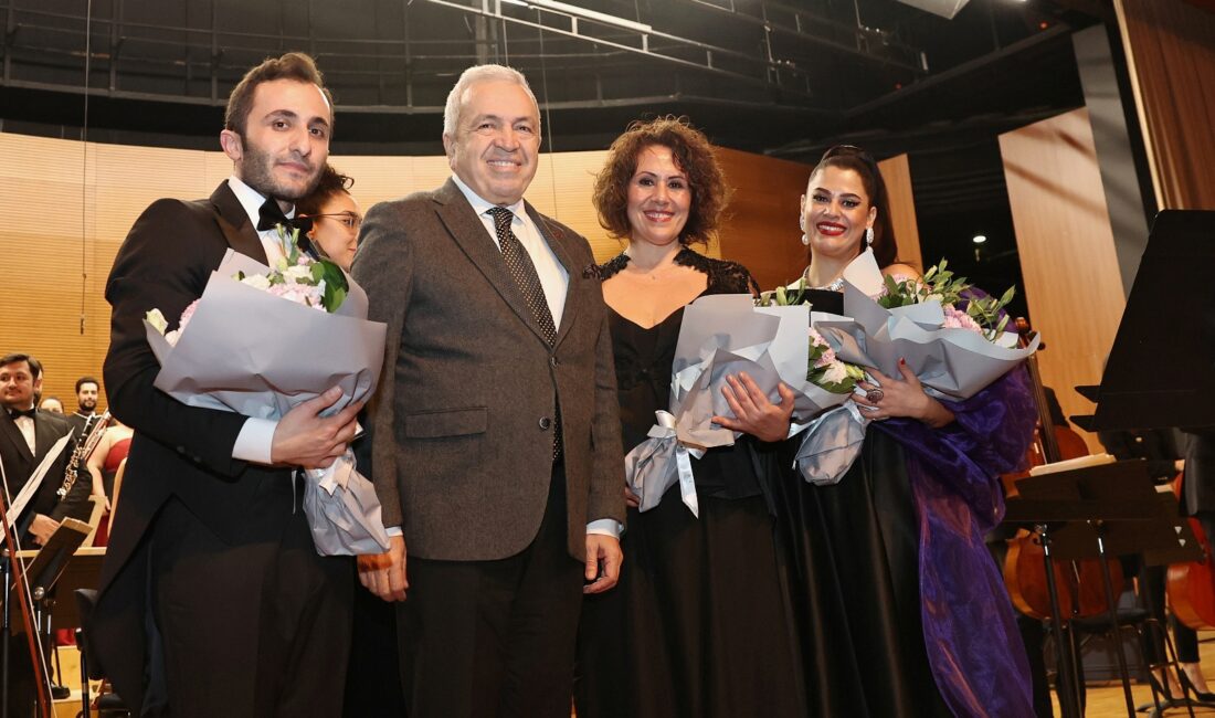 Nilüfer Oda Orkestrası ve Nilüfer Çoksesli Korosu düzenlediği Yeni Yıl
