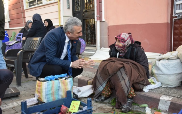 Cumhuriyet Halk Partisi Bursa İl Başkanı Nihat Yeşiltaş, Karacabey'de bir
