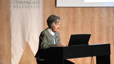 Bursa'nın ilk müzik öğretmeni Fethiye Sanlıkol, Osmangazi Belediyesi'nin düzenlediği programda