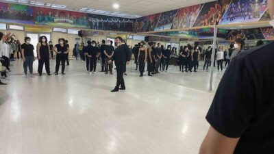 Bursa Büyükşehir Belediyesi Şehir Tiyatrosu, yeni yetenekleri sahnelere kazandırmak ve