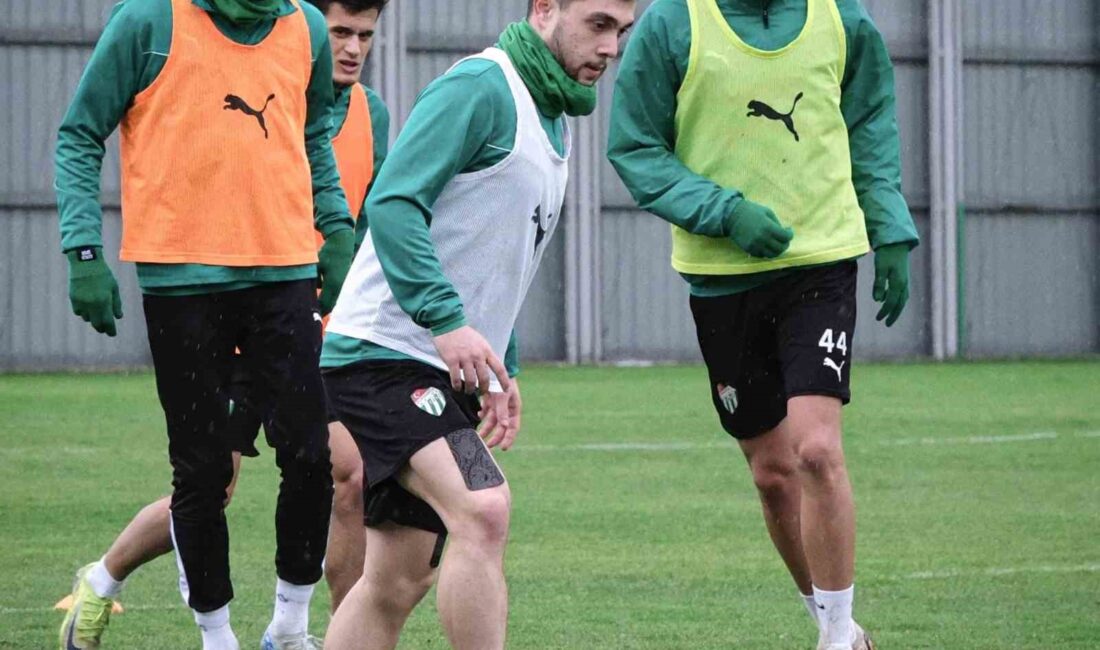 Bursaspor Başkanı Enes Çelik, lisans çıkarmaya engel olan 9 dosya