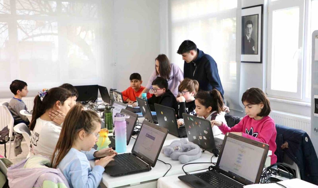 Mudanya Belediyesi, geleceğin dili olarak adlandırılan Robotik Kodlama Atölyeleri ile