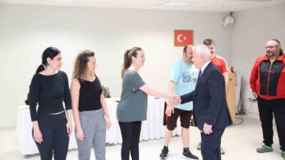 Bursa Büyükşehir Belediyesi Şehir Tiyatrosu, yazar John Steinbeck’in ‘Kısa Süren