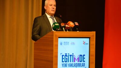 Bursa Büyükşehir Belediyesi tarafından düzenlenen ‘Eğitimde Yeni Yaklaşımlar’ konferansında konuşan