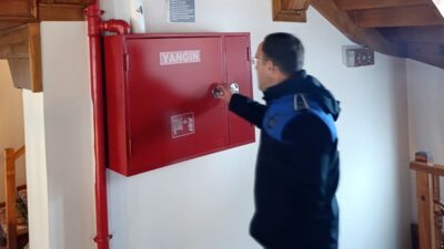 Mudanya’da Otellere Denetim Mudanya Belediyesi’nin ilçedeki otellere yönelik denetimleri sürüyor. Ekipler denetimde deprem,