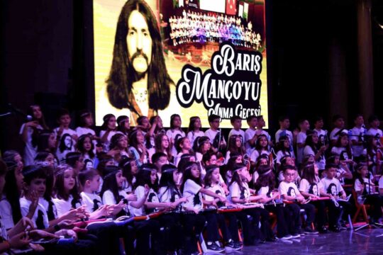 Barış Manço Osmangazi’de Konserle Anıldı Osmangazi Belediyesi, Anadolu rock müziğinin usta ismi Barış Manço’yu vefatının