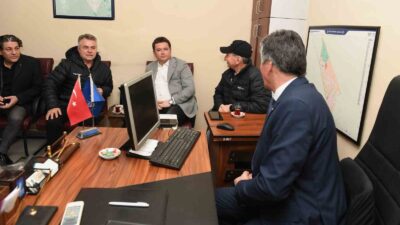 Osmangazi’yi mahalle mahalle gezerek vatandaşlarla buluşmaya devam eden Osmangazi Belediye