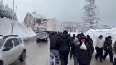 Kış turizminin önemli yerlerinden olan Uludağ’da tatilci yoğunluğu devam ediyor.