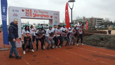 Bursa’da çiftler, 14 Şubat Sevgililer Günü için yağmura, çamura ve