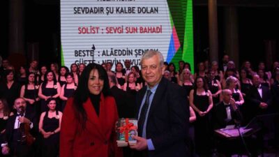 Osmangazi Belediyesi, 14 Şubat Sevgililer Günü’ne özel düzenlediği konserde, sevenleri