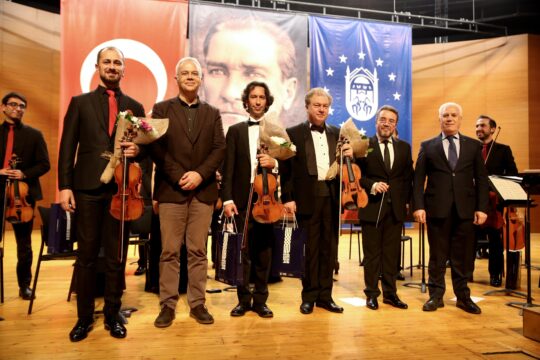Bursa Oda Orkestrası, İlk Konseriyle Sanatseverlerle Buluştu Bursa Büyükşehir Belediyesi tarafından Orkestra Şube Müdürlüğü bünyesinde kurulan Bursa
