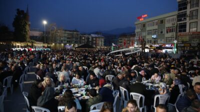 Bursa Büyükşehir Belediyesi tarafından Kestel ilçesinde düzenlenen iftar programında yaklaşık