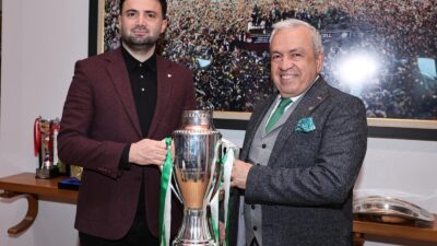 Başkan Şadi Özdemir’den Bursaspor’a destek: Her zaman yanınızdayız Nilüfer Belediye Başkanı Şadi Özdemir, Başkan Yardımcıları ve meclis üyeleri,