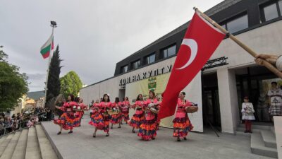 Nilüfer Belediyesi Halk Dansları Topluluğu, Bulgaristan’ın Gotse Delchev kentinde düzenlenen