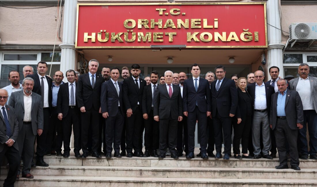  ‘Başkan Bozbey Burada’ projesi kapsamında Orhaneli ilçesinde vatandaşlarla bir araya