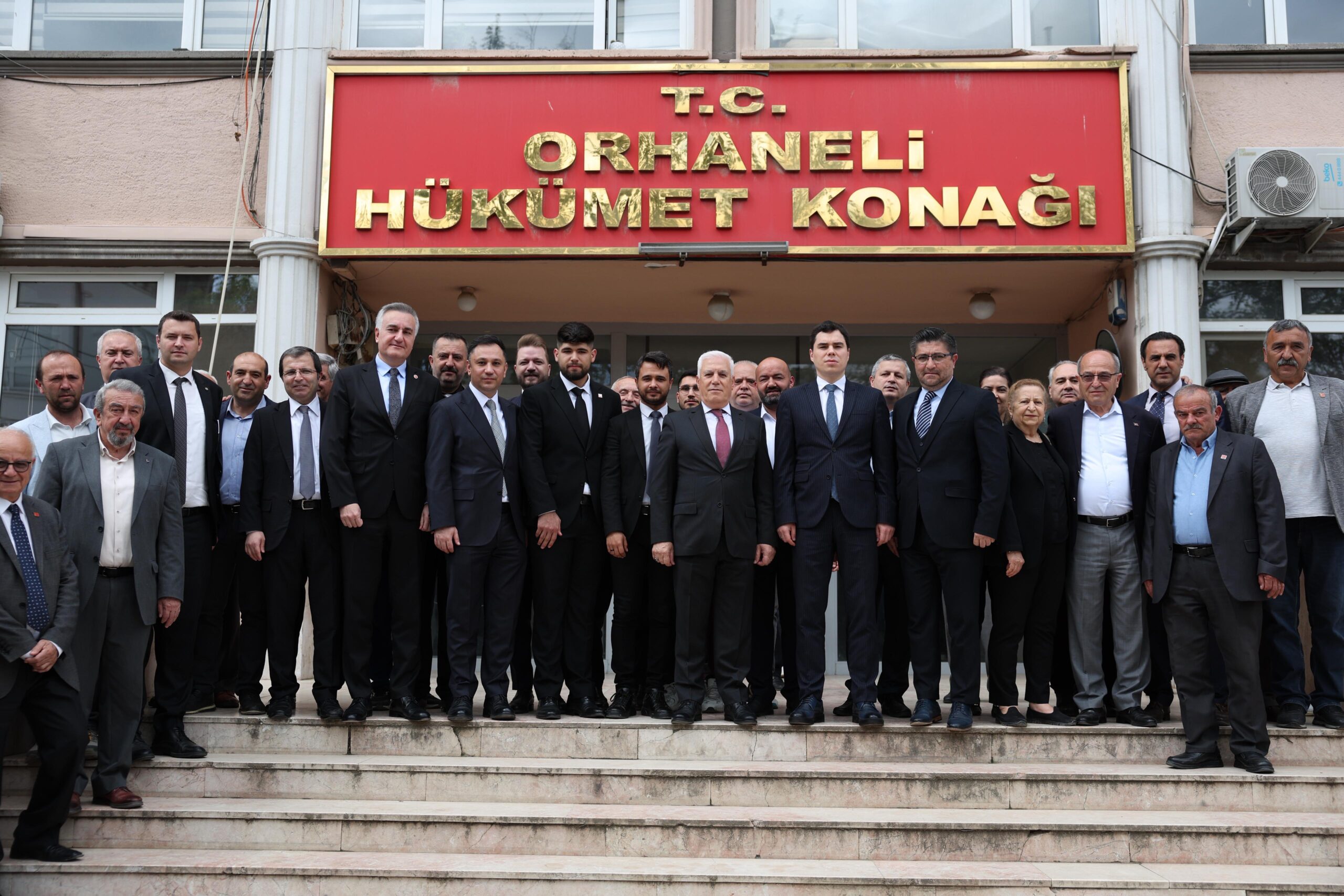  ‘Başkan Bozbey Burada’ projesi kapsamında Orhaneli ilçesinde vatandaşlarla bir araya