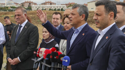 Özgür Özel: Emekliye, Asgari Ücretliye Yok; Trump’a Vergi Hediyesi Var Cumhuriyet Halk Partisi Lideri Özgür Özel, Cumhurbaşkanı adayı Ekrem İmamoğlu’nun