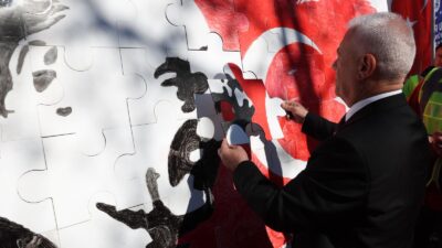 Tüm yurtta olduğu gibi Bursa’da da 29 Ekim Cumhuriyet Bayramı’nın