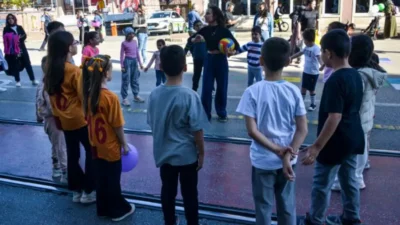 Avrupa Hareketlilik Haftası etkinlikleri kapsamında araç trafiğine kapatılan Heykel Atatürk