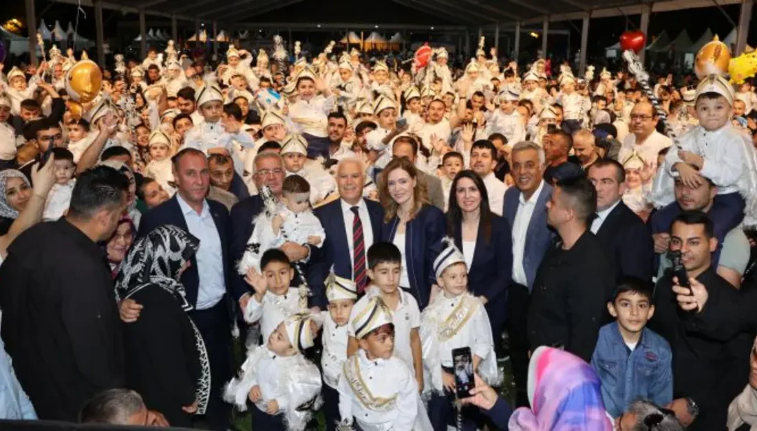 Bursa Büyükşehir Belediyesi tarafından düzenlenen Geleneksel Sünnet Şöleni bayram coşkusuna