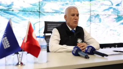 27 Bursa’nın Karacabey İlçesi Ekmekçi mevkiinde çıkan orman yangını rüzgârın