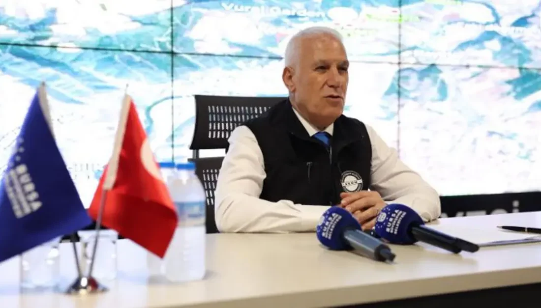 27 Bursa’nın Karacabey İlçesi Ekmekçi mevkiinde çıkan orman yangını rüzgârın