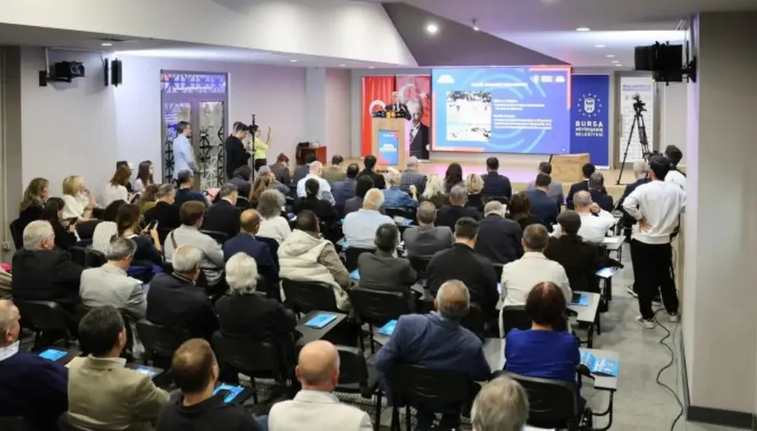 Bursa Büyükşehir Belediye Başkanı Mustafa Bozbey, gençleri eğitimden spora, kültürden