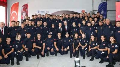 Bursa’da itfaiye teşkilatını ekip ve ekipman destekleriyle sürekli güçlendiren Büyükşehir