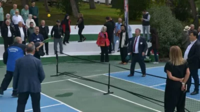 Bursa Büyükşehir Belediyesi, Türkiye’nin ilk ve tek huzurevi pickleball sahasını,