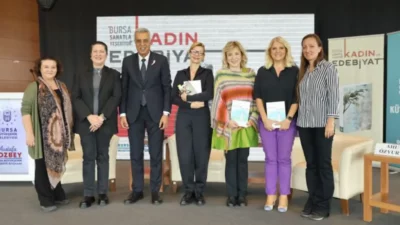 Büyükşehir Belediyesi tarafından ‘Bursa Sanatla Yeşeriyor’ başlığıyla başlatılan ‘Kadın ve