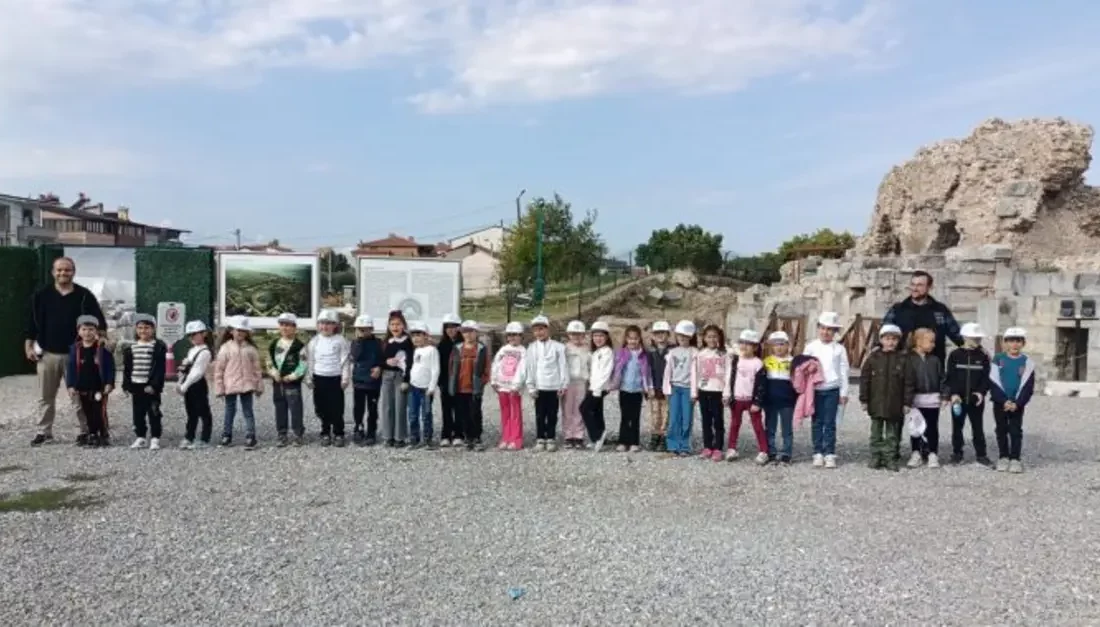 Bursa Büyükşehir Belediyesi tarafından düzenlenen ‘İznik Kazı Günlükleri Atölyeleri’ne katılan