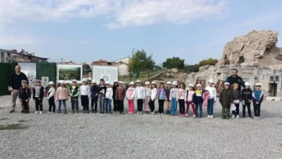 Bursa Büyükşehir Belediyesi tarafından düzenlenen ‘İznik Kazı Günlükleri Atölyeleri’ne katılan