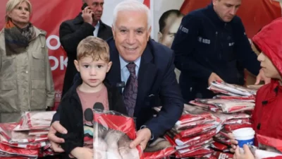 yılı kutlamaları öncesinde Bursa sokakları kırmızı beyaza bürünüyor.