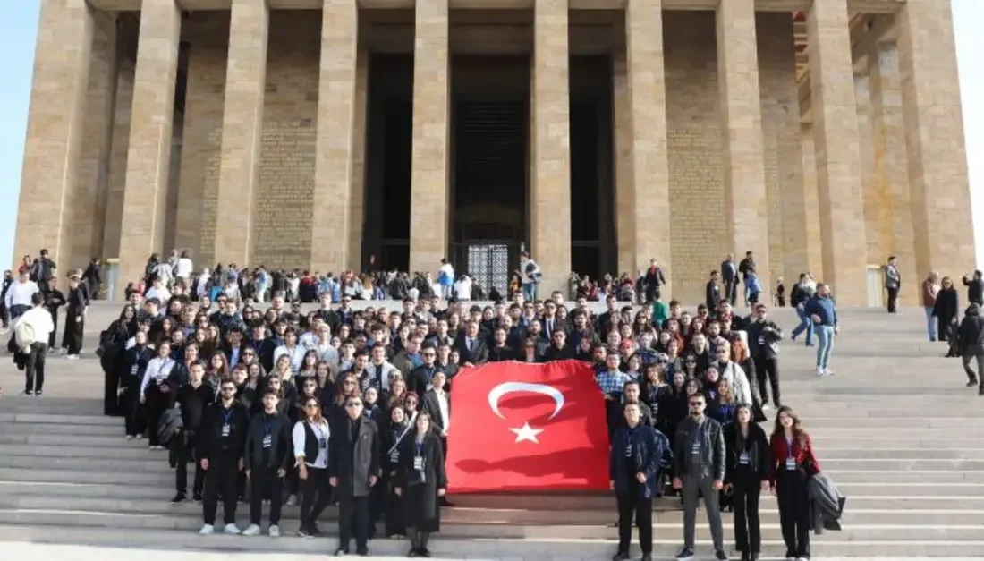 Ulu Önder Mustafa Kemal Atatürkün “Bütün ümidim gençliktedir” ifadesinde vurguladığı