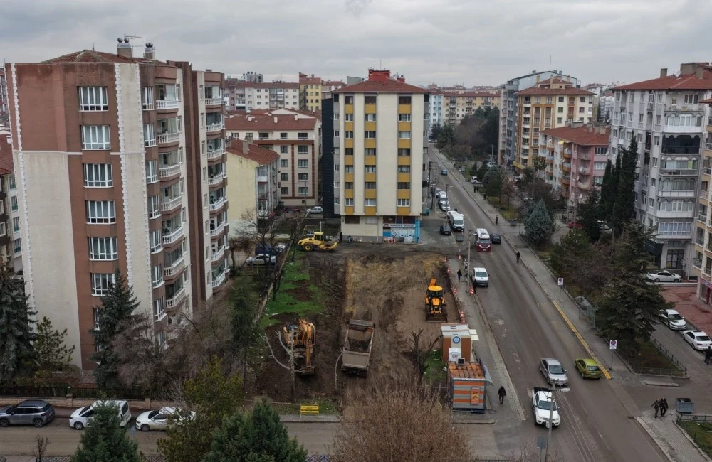 Eskişehir Büyükşehir Belediyesi, kent genelinde ücretsiz açık otopark projelerini hayata
