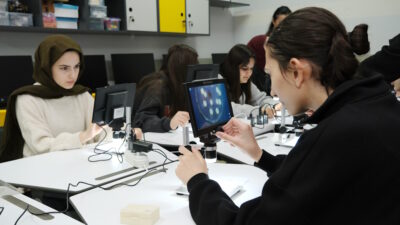 Bursa Büyükşehir Belediyesi’nin kız öğrencilerin bilim ve teknoloji alanlarına olan