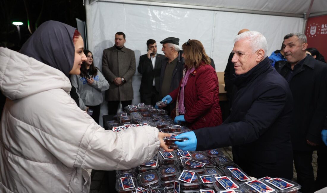 Bursa’nın dört ayrı noktasında kurduğu iftar sofralarında binlerce vatandaşı buluşturan