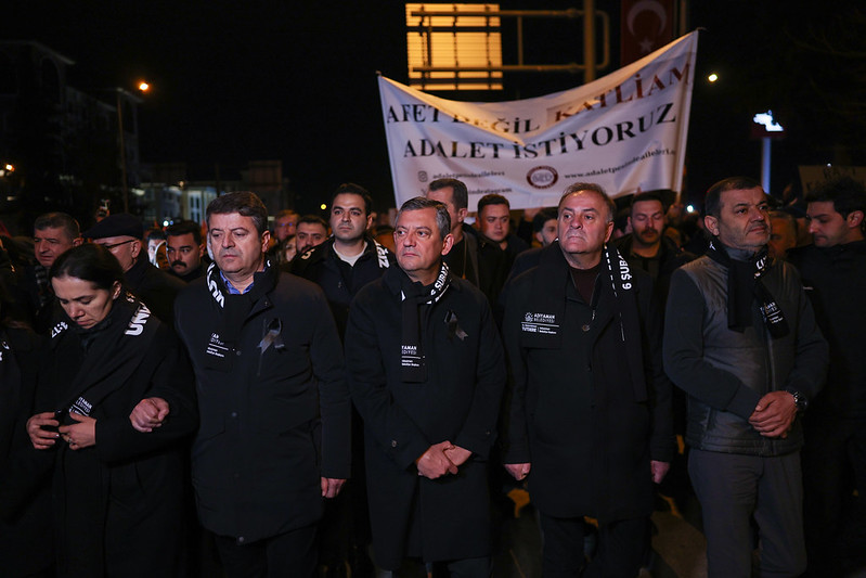 Adıyaman’da binlerce kişiyle sessiz yürüyüş düzenlendi. Deprem anı olan 4.17’de